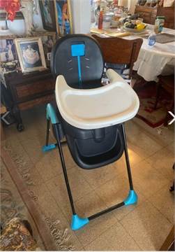 Se vende silla de comer de bebe