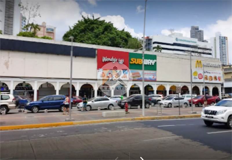 Se Alquila Local en Vía España frente Estación Iglesia del Carmen