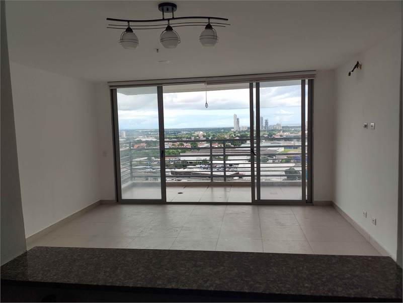 Apartamento en $169,000. 3R, 2B, 2 parking, amplia terraza. area social. 105 metros