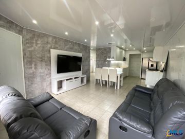 Venta de Casa Unifamiliar Remodelada de Esquina en Las Cumbres