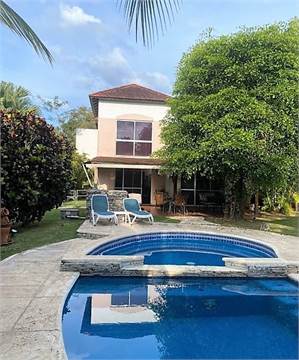 Venta de Casa de Playa en Complejo Residencial en Farallón, Río Hato