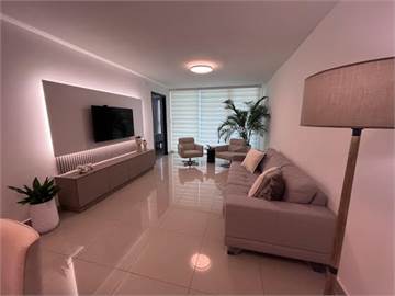 ID-22686  Se vende apartamento amoblado en el PH Belle View.