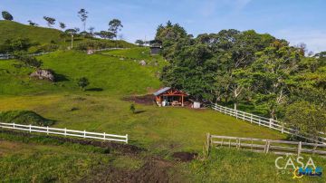 Lote de 2,000 mÂ² cerca del pueblo de Volc&aacute;n en venta