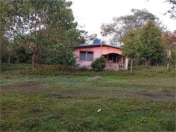 CASA y TERRENO, 1.100 M/2 - LAND, 11.800 Sq/F. With House