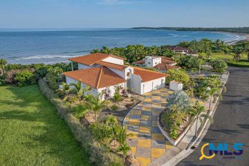Villa Frente a la Playa en Costa Pedasi
